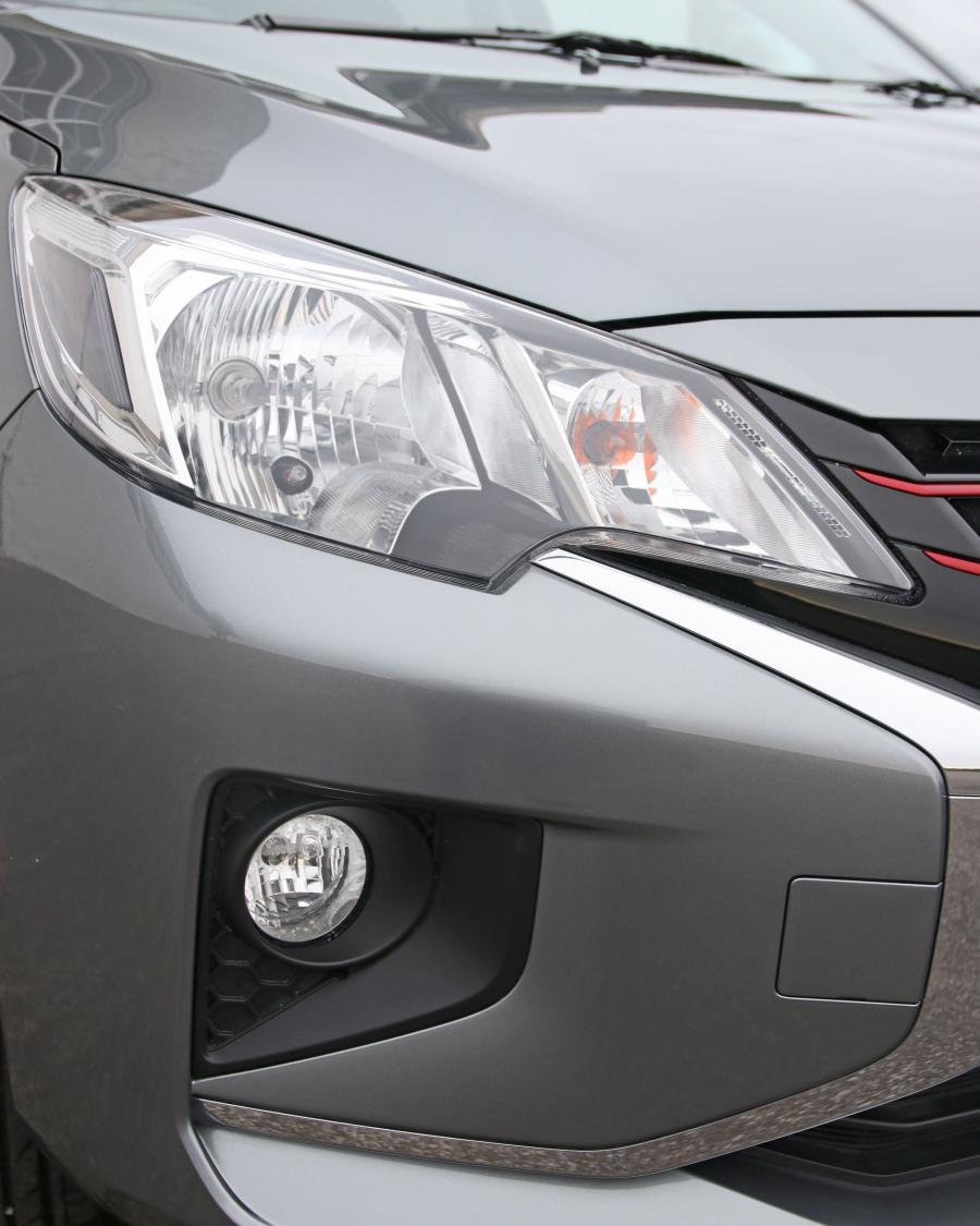 Детали экстерьера Mitsubishi Mirage 2020 года  (UK) (фото 4 из 10)